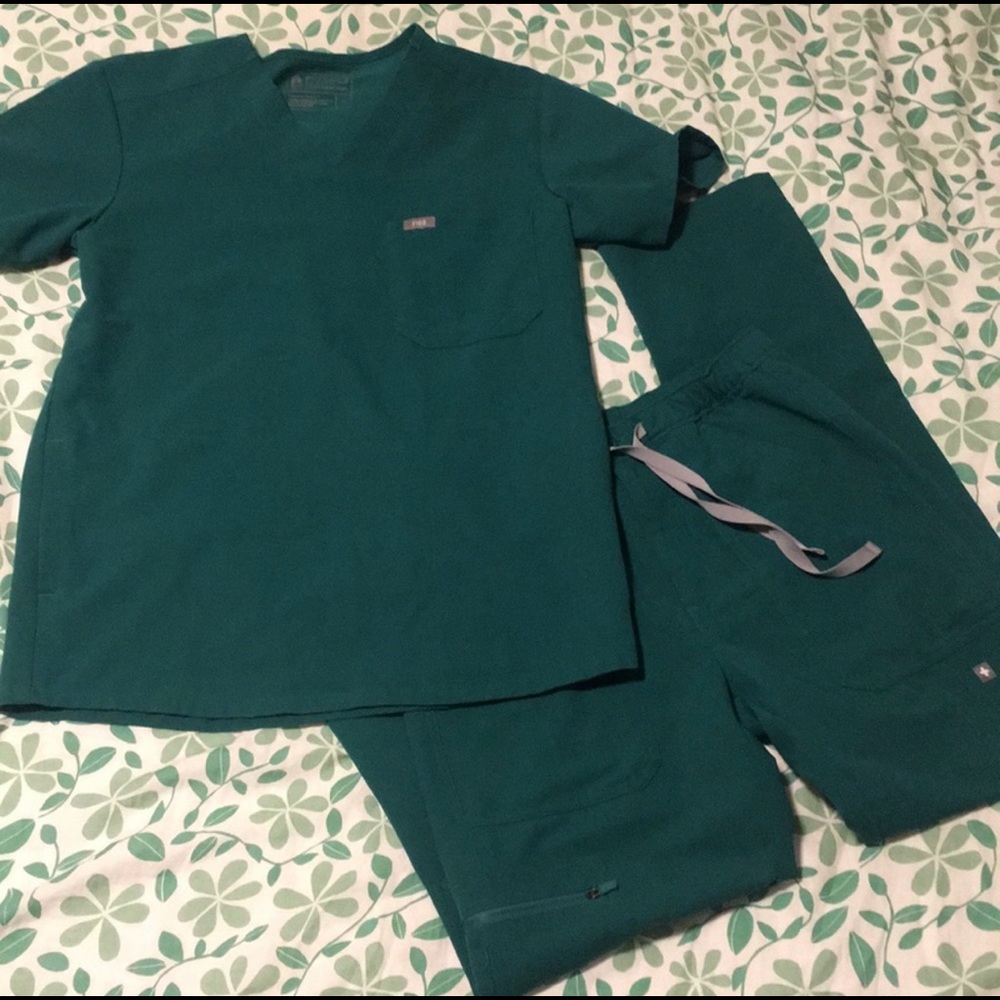 Figs Technical Collection Hunter Green Scrub Set